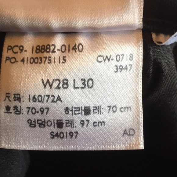 Levi’s black distressed jeans size 28 high rise skinny - Picture 5 of 5